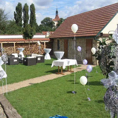 V Polich 3* Malé Číčovice